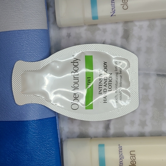 😎HP😜  Misc Bundle: shampoo, conditioner, lotion, eye liner----all unope - Picture 7 of 12